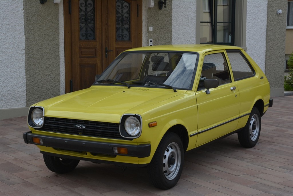 TOYOTA STARLET